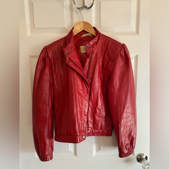 Vintage Ada women’s red leather jacket. Classic 1980s excellent condition. - Picture 3 of 15